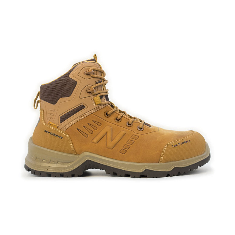 Der New Balance Calibre Sicherheitsschuh für Herren in der Farbe Beige von der Außenseite.