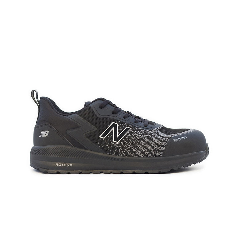 Der New Balance Speedware Sicherheitsschuh für Herren in der Farbe Schwarz von der Außenseite.